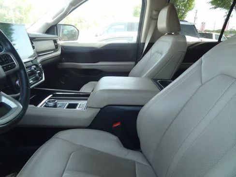 Used 2024 Ford Expedition Limited RWD image 6