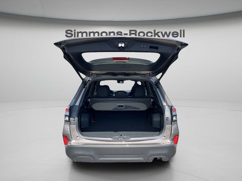 Used 2025 Subaru Forester Premium AWD/4WD image 9