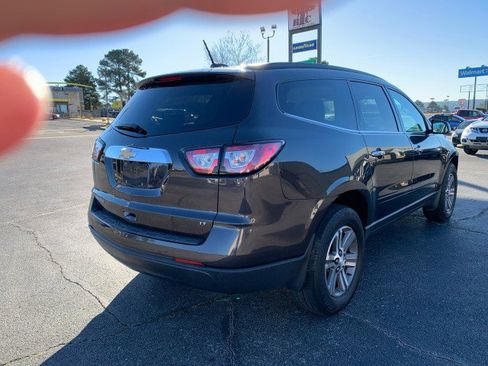Used 2017 Chevrolet Traverse LT image 3