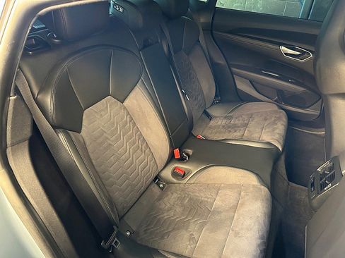 Used 2022 Audi e-tron GT Premium Plus image 30