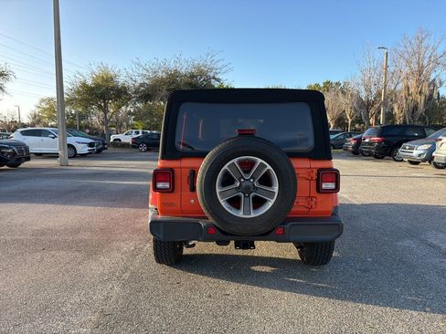 Used 2018 Jeep Wrangler Unlimited Sahara image 4