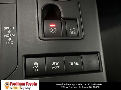 Used 2022 Toyota Highlander XLE AWD/4WD image 32