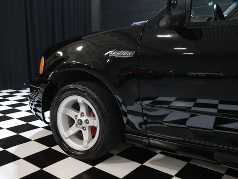 Used 2000 Ford F150 Lightning RWD image 33