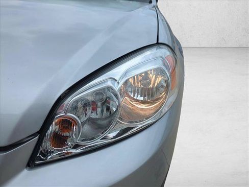 Used 2011 Chevrolet Impala LT FWD image 9