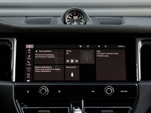 Certified 2025 Porsche Macan AWD/4WD image 21