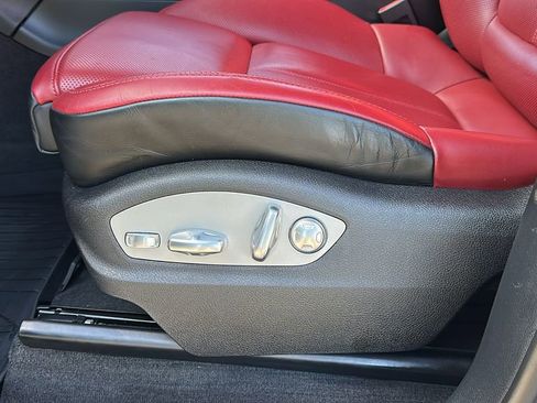 Used 2024 Porsche Macan Turbo image 10