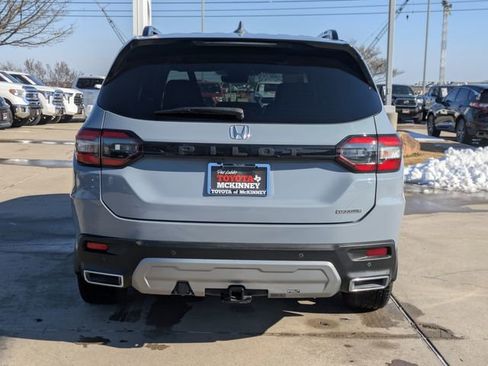 Used 2024 Honda Pilot Touring image 7