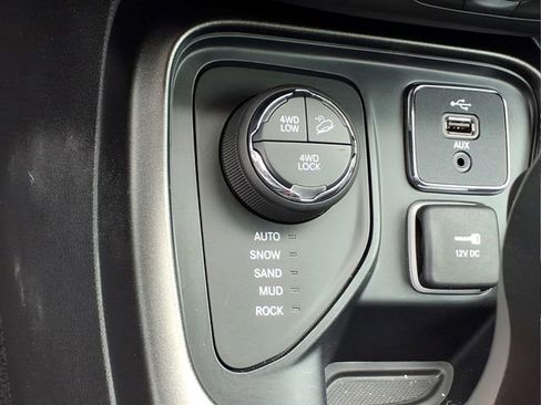 Used 2017 Jeep Compass Trailhawk w/ Navigation Group AWD/4WD image 6