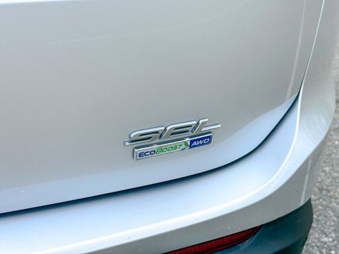 Used 2018 Ford Edge SEL w/ Equipment Group 201A AWD/4WD image 12