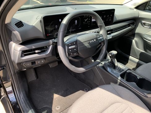 Used 2025 Kia K4 EX FWD image 11