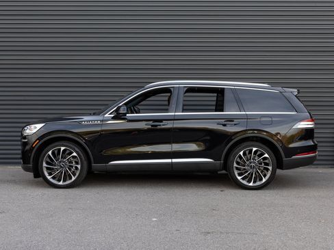 Used 2020 Lincoln Aviator Reserve w/ Equipment Group 202A image 2
