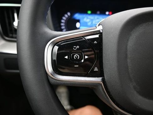 Used 2024 Volvo XC60 B5 Ultimate w/ Protection Package Premier AWD/4WD image 27