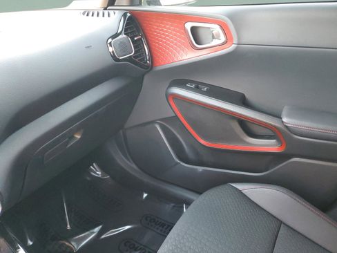Certified 2025 Kia Soul GT-Line image 23