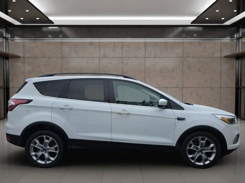Used 2018 Ford Escape SE FWD image 9