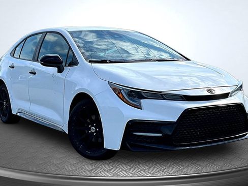 Used 2022 Toyota Corolla SE FWD image 2