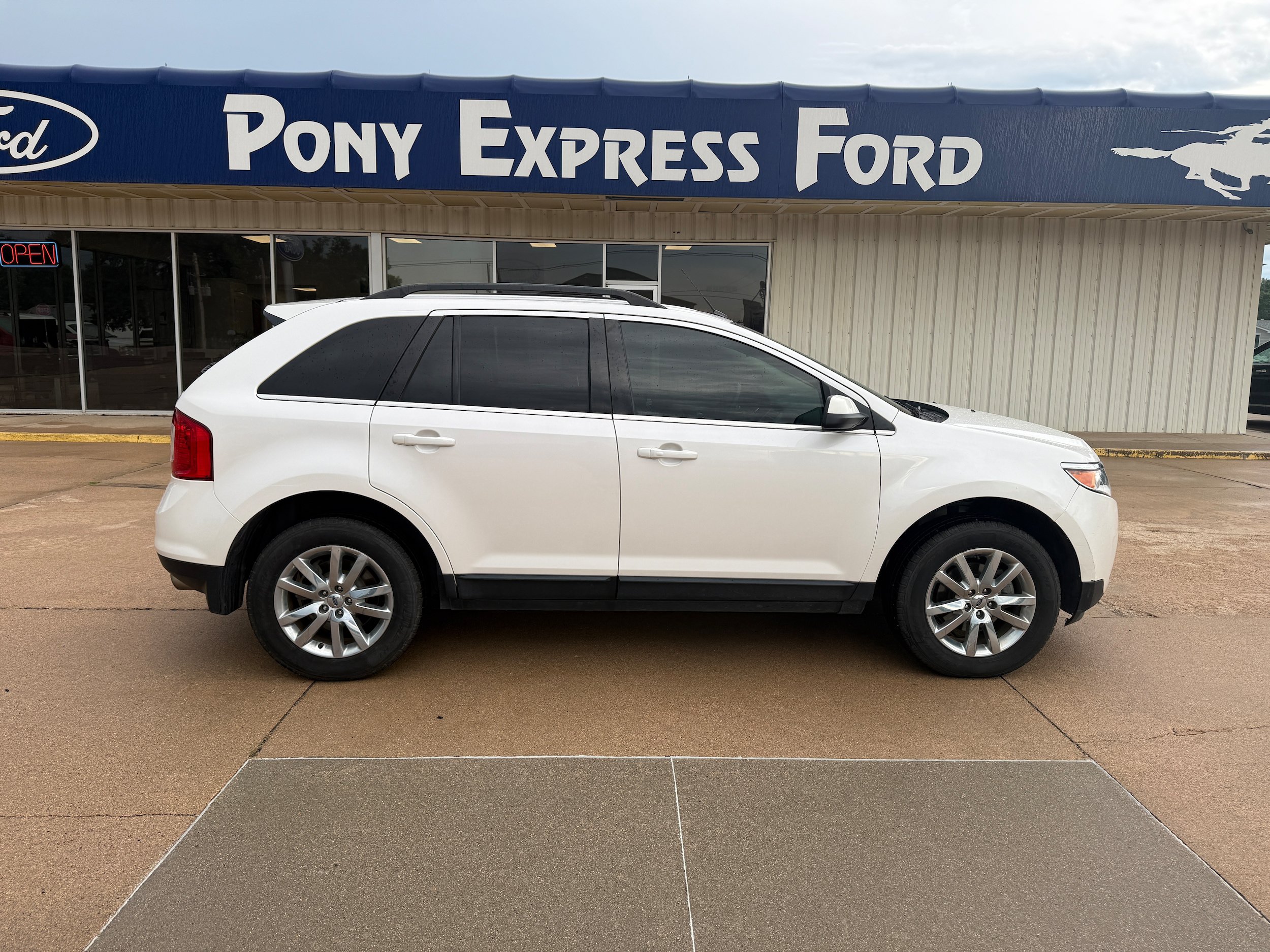 Used 2014 Ford Edge Limited w/ Driver Entry Package AWD/4WD image 2