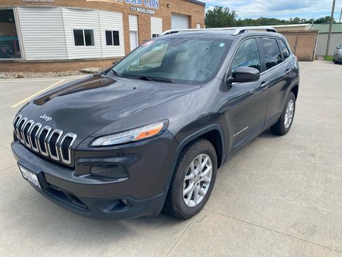 Used 2014 Jeep Cherokee Latitude w/ Cold Weather Group AWD/4WD image 2