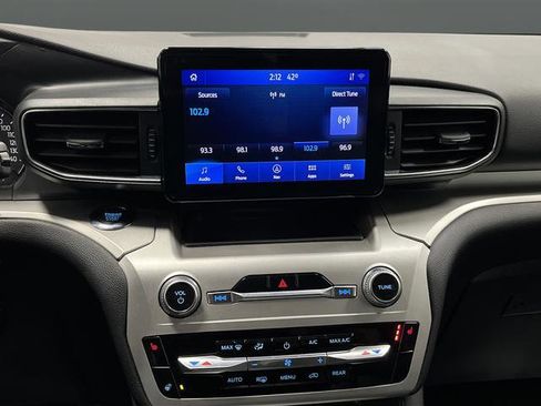 Used 2022 Ford Explorer XLT image 9
