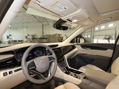 Certified 2022 Cadillac XT6 Premium Luxury w/ Technology Package AWD/4WD image 9