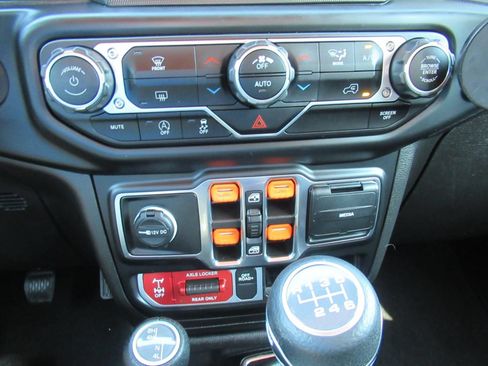 Used 2022 Jeep Gladiator Mojave w/ Trailer Tow Package AWD/4WD image 30