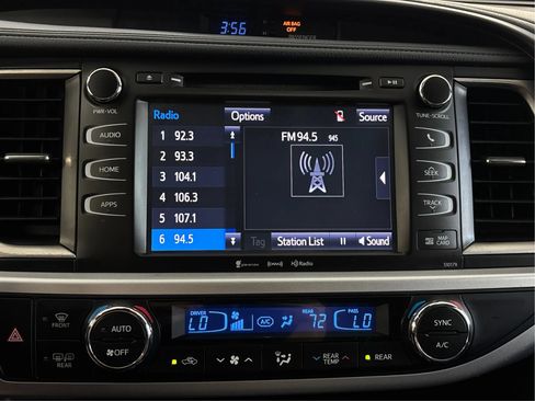 Used 2018 Toyota Highlander SE w/ Carpet Mat Package (TMS) AWD/4WD image 43