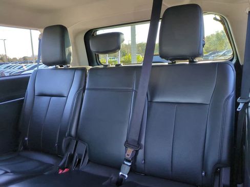 Used 2024 Ford Expedition Max XLT image 13