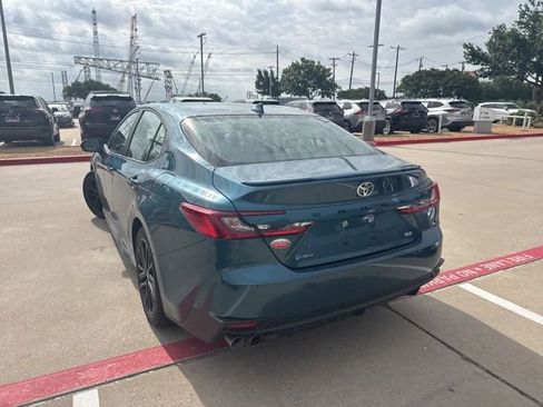 Used 2025 Toyota Camry SE FWD image 4