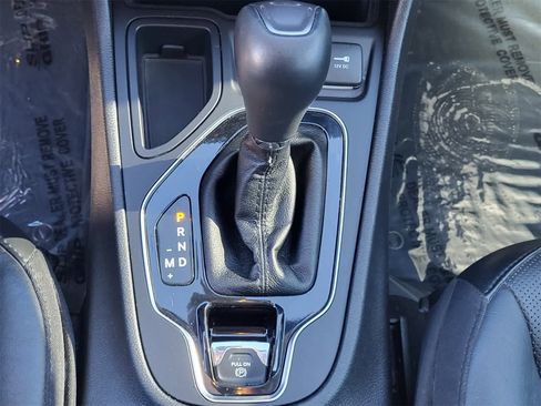 Used 2020 Jeep Cherokee Limited image 22