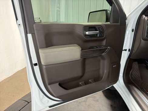 Used 2021 Chevrolet Silverado 1500 LTZ w/ Technology Package AWD/4WD image 4