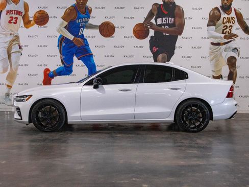 Used 2019 Volvo S60 T6 R-Design image 18