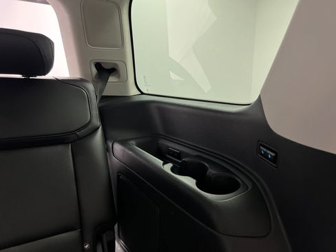 Used 2025 Ford Expedition Platinum image 35