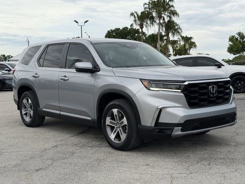 Used 2025 Honda Pilot EX-L image 2