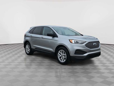 Used 2023 Ford Edge SE image 2