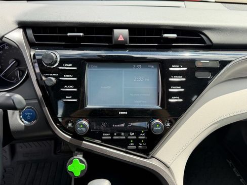 Used 2020 Toyota Camry SE FWD image 21