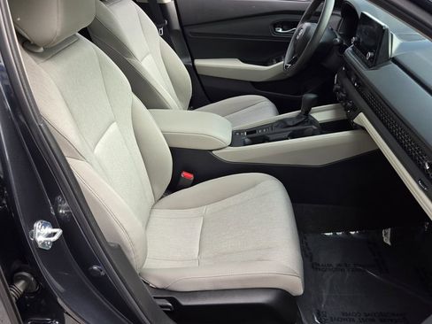 Used 2025 Honda Accord SE image 17