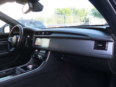 Used 2016 Jaguar XF R-Sport RWD image 35