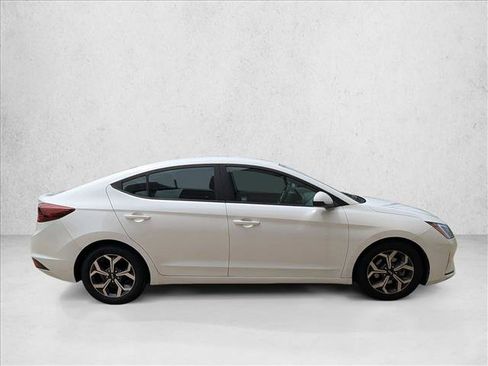 Used 2019 Hyundai Elantra SE w/ Cargo Package FWD image 4