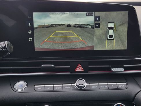 Used 2024 Hyundai Elantra Limited image 18