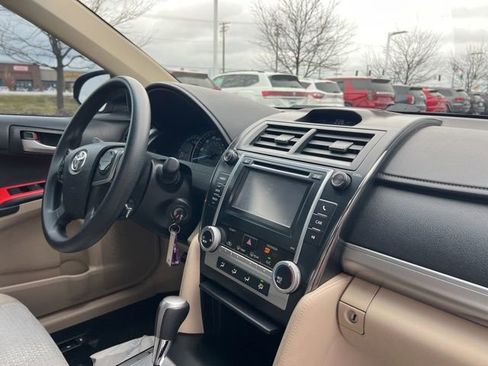 Used 2012 Toyota Camry LE image 29