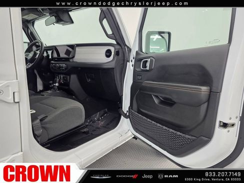 Used 2024 Jeep Wrangler Unlimited Sahara image 13