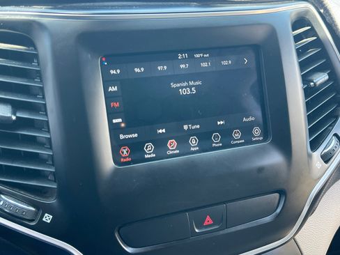 Used 2019 Jeep Cherokee Latitude w/ Popular Appearance Group AWD/4WD image 26