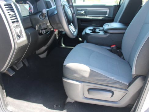 Used 2021 RAM 1500 Classic SLT AWD/4WD image 11