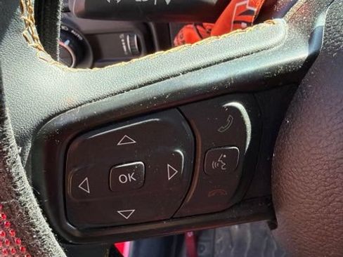 Used 2024 Jeep Gladiator Sport AWD/4WD image 11