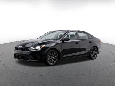 Used 2025 Kia K4 FWD image 3