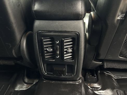 Used 2019 Jeep Grand Cherokee Altitude image 8