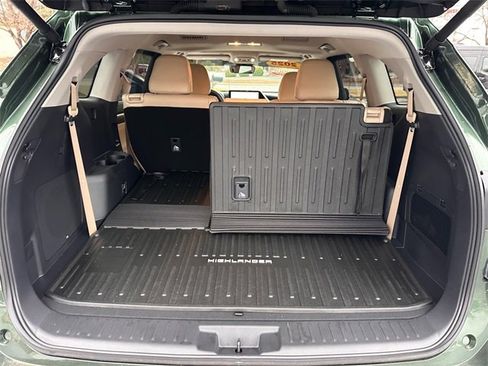Used 2025 Toyota Highlander Limited image 27