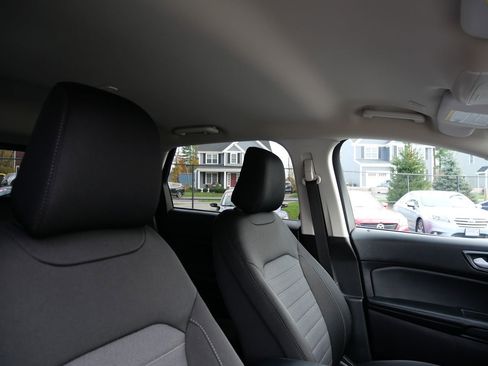 Used 2021 Ford Edge SE w/ Cargo Accessory Package image 19