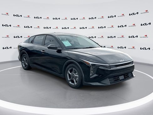 Certified 2025 Kia K4 LXS image 1
