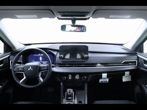 Used 2023 Mitsubishi Outlander SE image 34