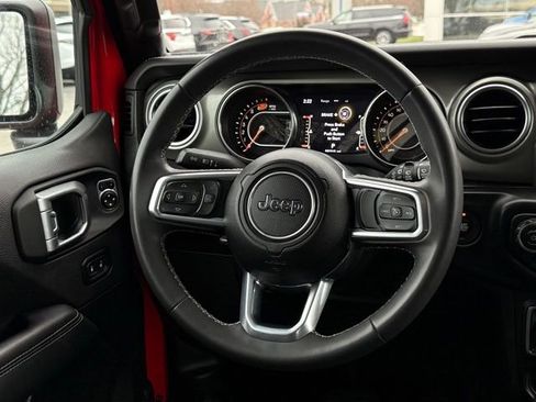 Used 2023 Jeep Wrangler Sahara image 8